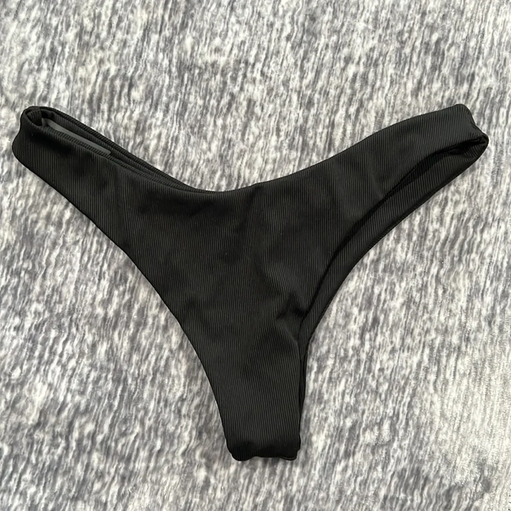 SHEIN Rib Cut Out High Cut Bathing Suit - Picture 6 of 9